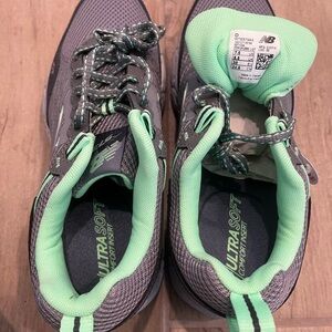 New Balance Women's Charcoal and Mint Sneakers